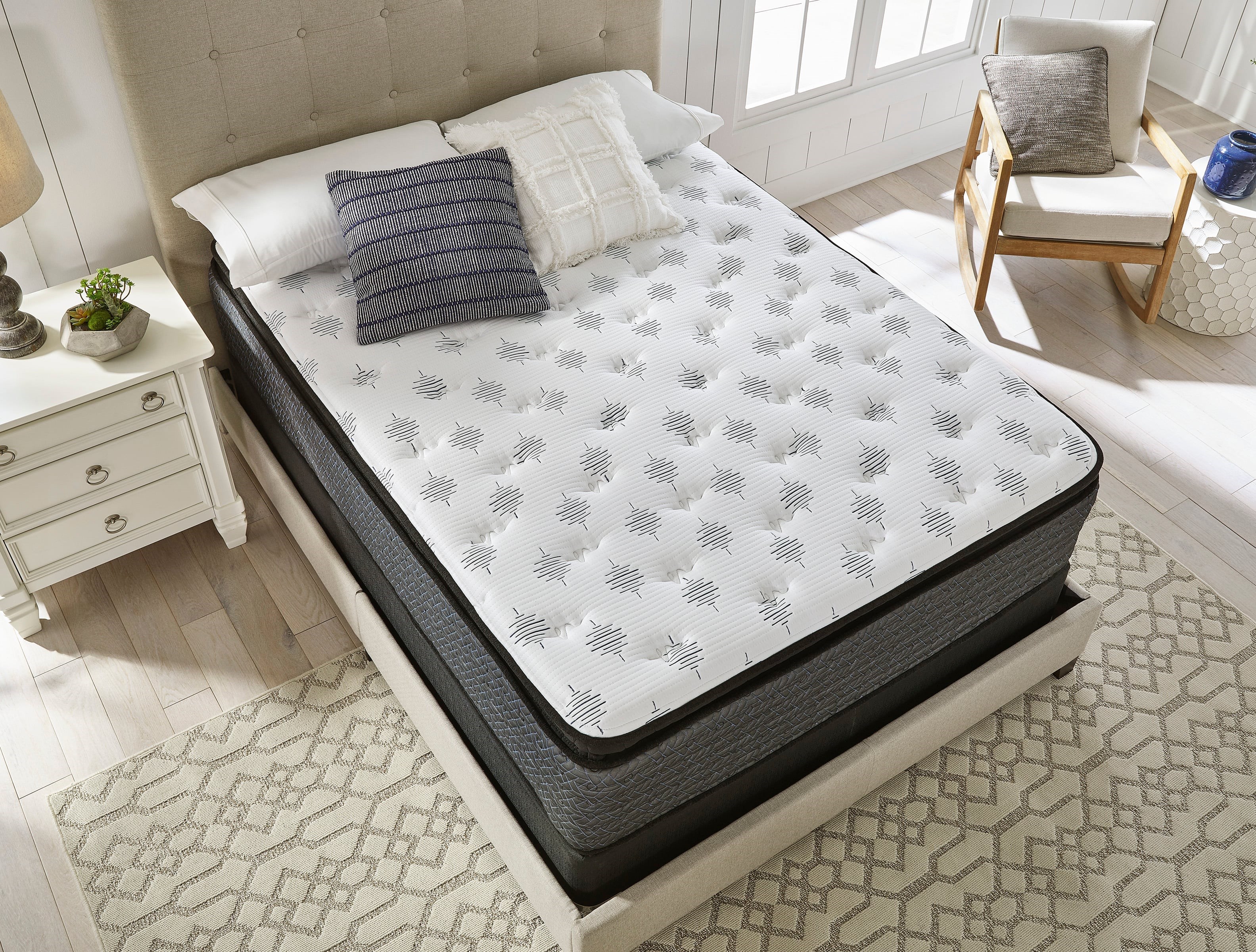 Ultra Luxury PT with Latex Queen Plush Mattress