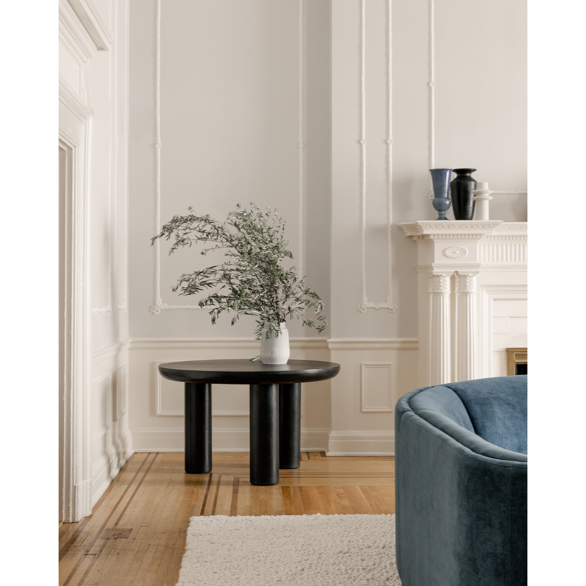 Rocca round 2024 dining table