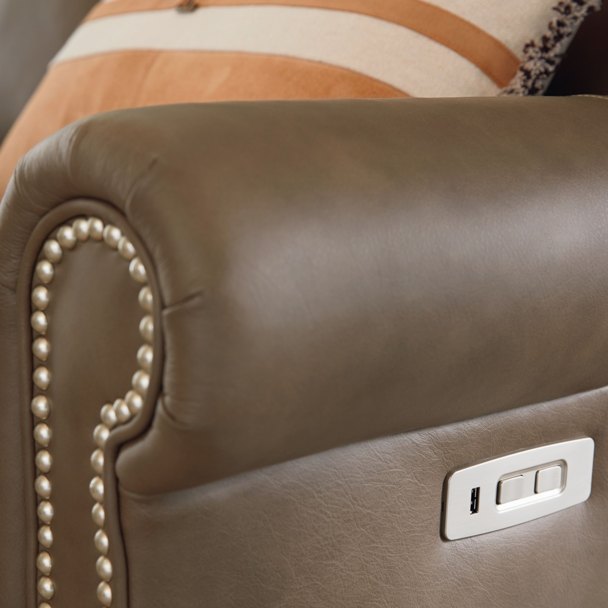 Bassett Magnificent Motion M000-72ML Customizable Power Reclining  