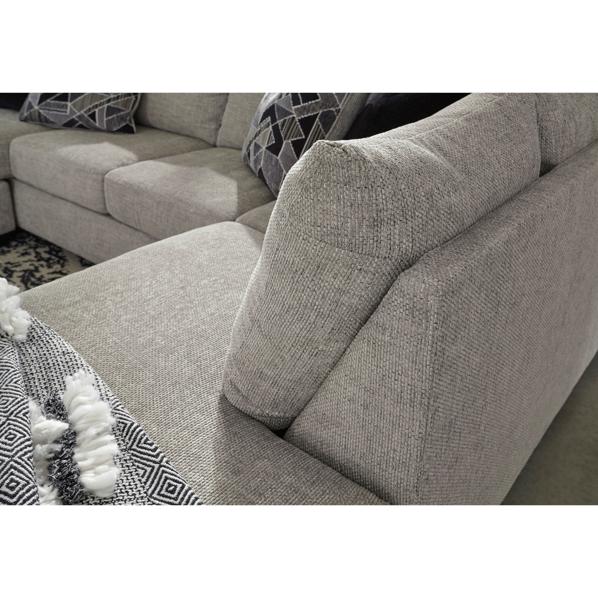 Benchcraft Megginson 96006S2 U-Shaped Sectional with Two Chaises 