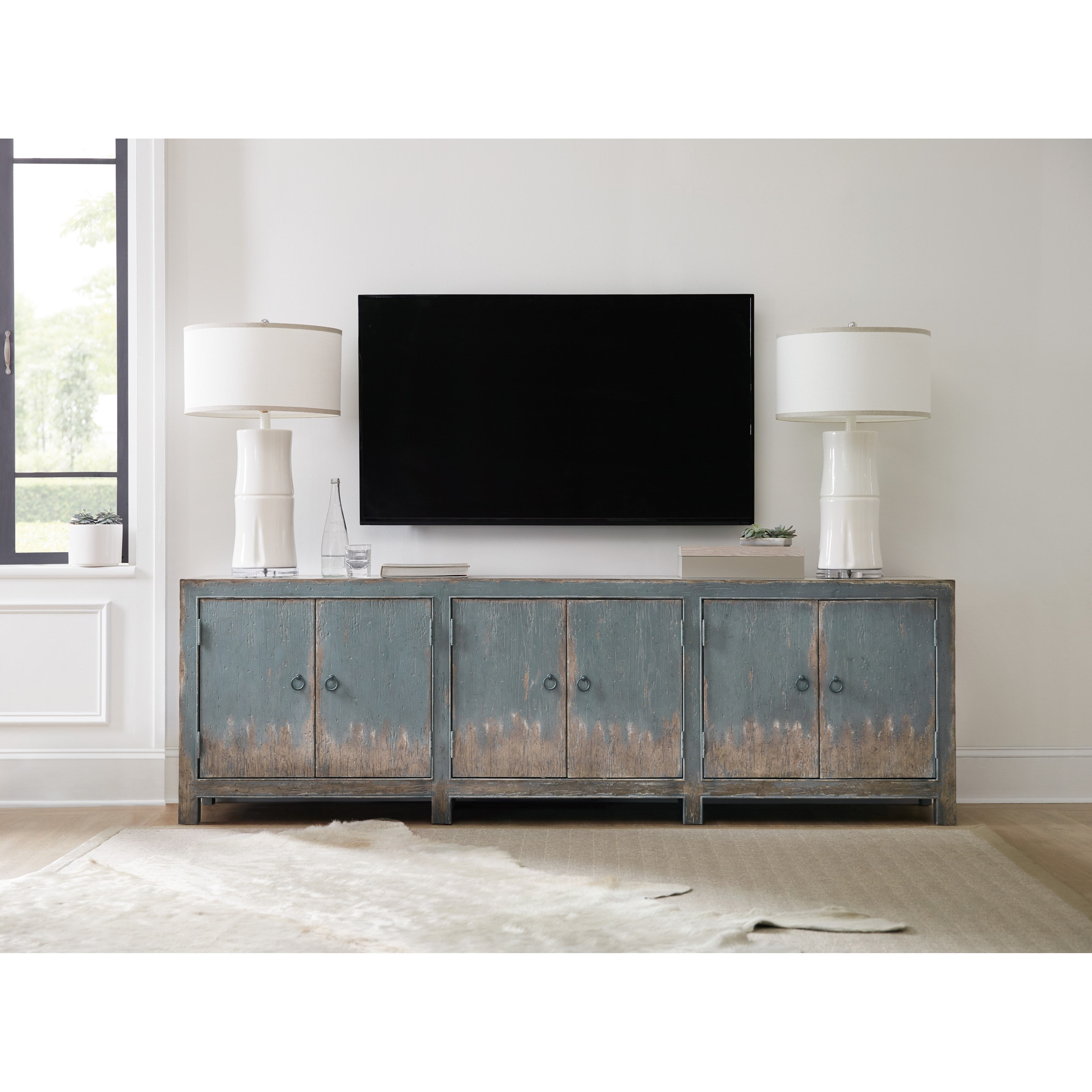 Hooker entertainment shop console