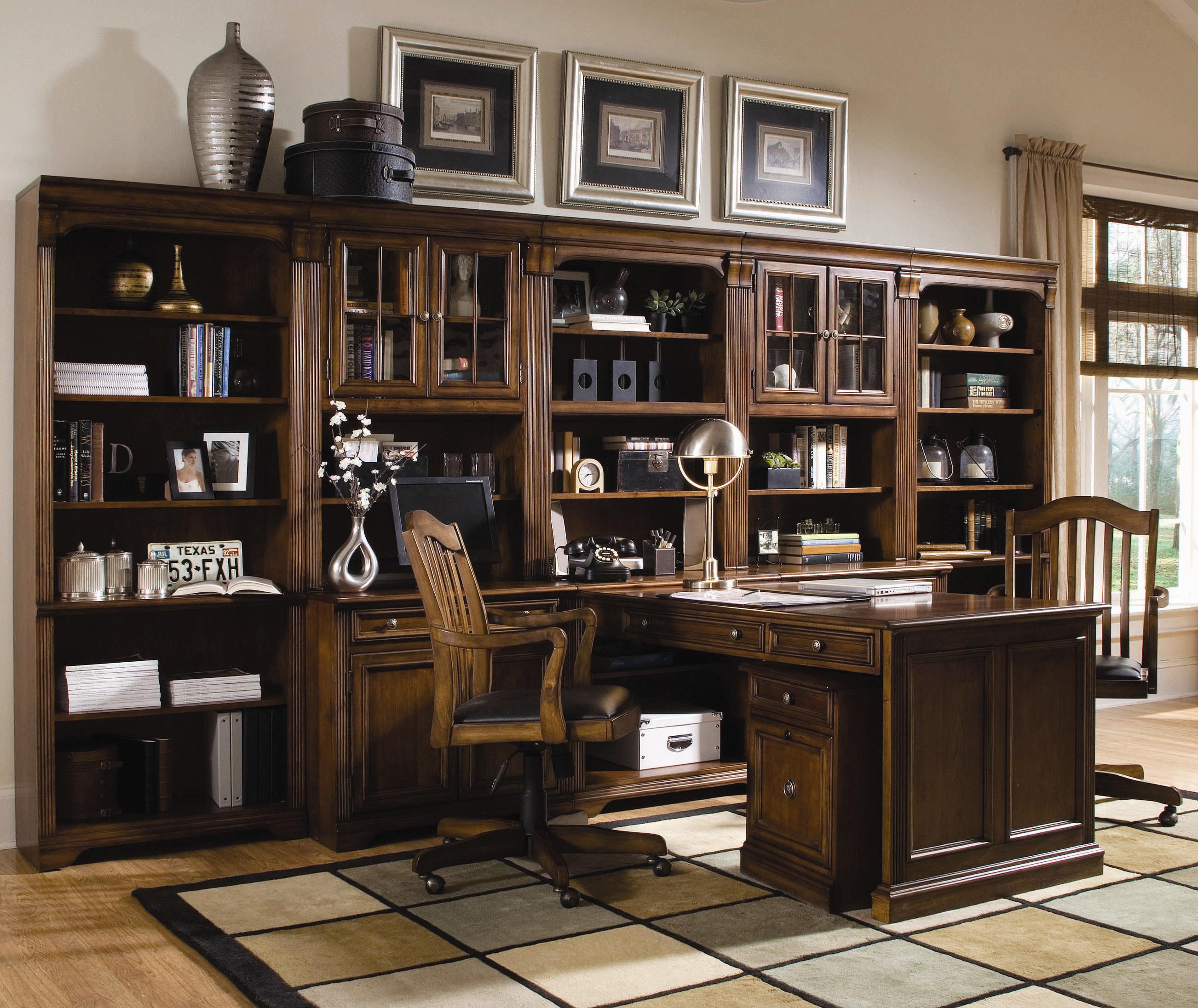 Hooker clearance wall unit
