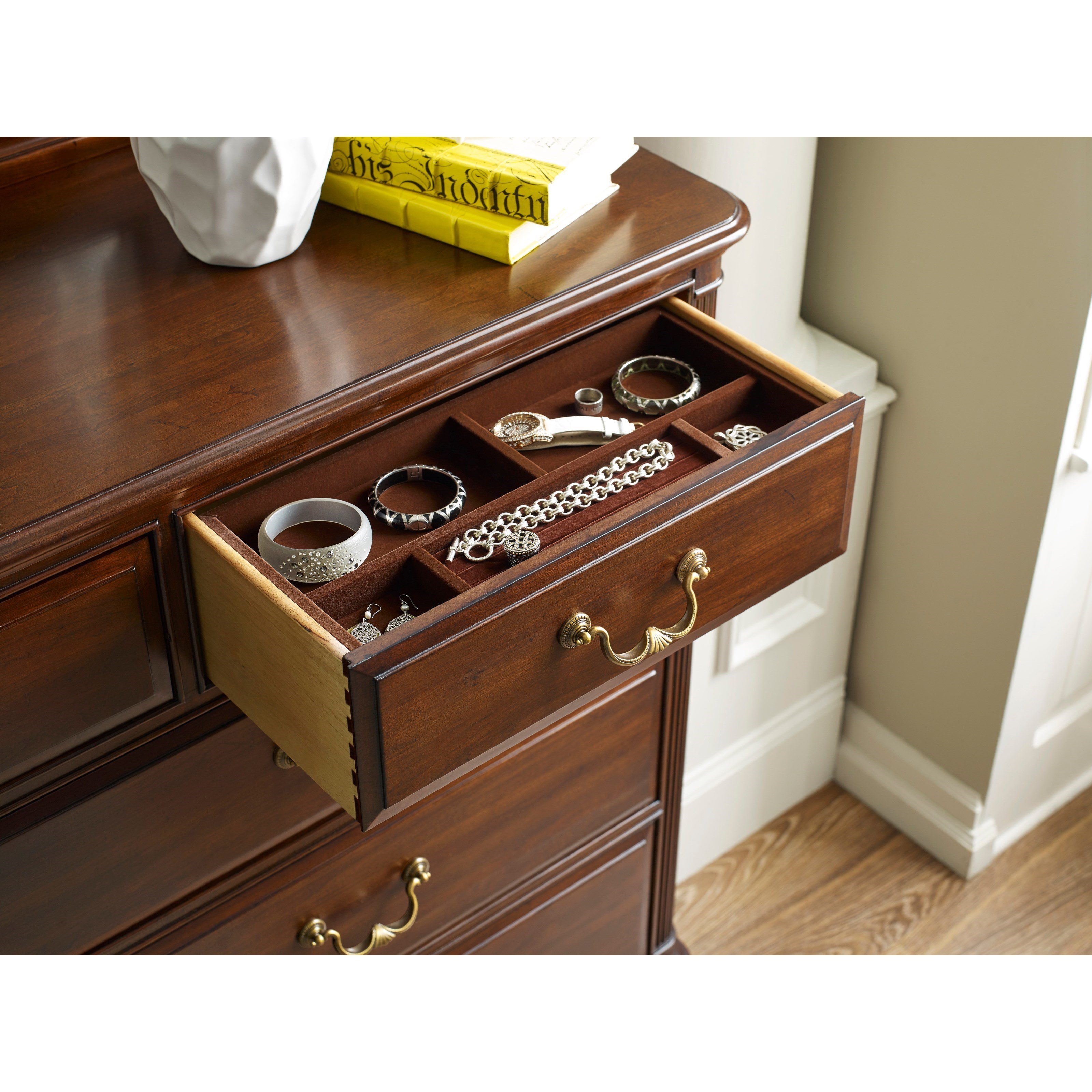 Kincaid Furniture Hadleigh 607 130 Traditional Nine Drawer Dresser