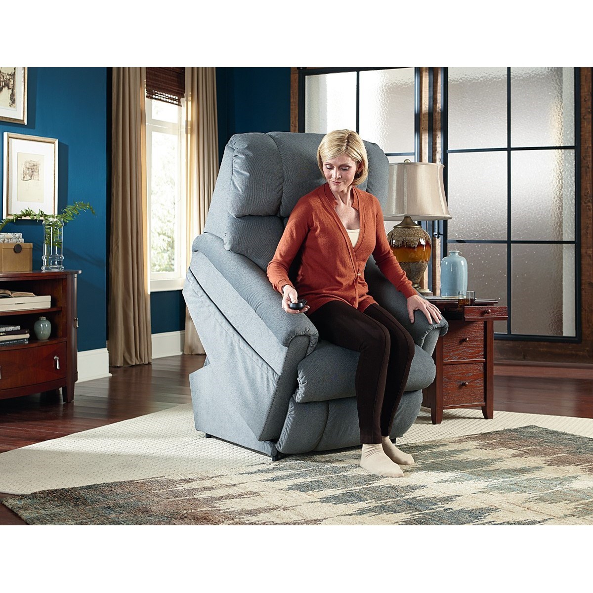 Pinnacle platinum deals power lift recliner