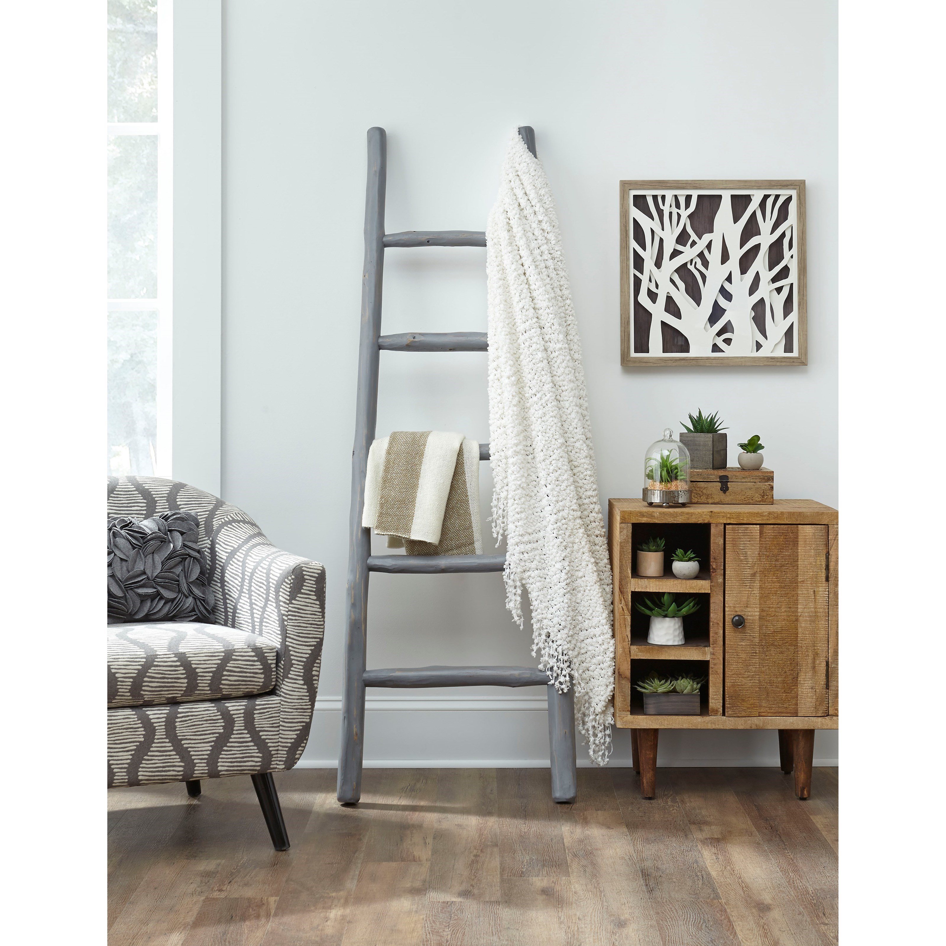 Blanket ladder store in living room