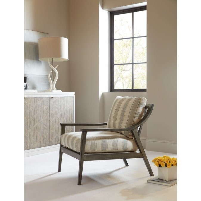 Exposed wood outlet frame chair