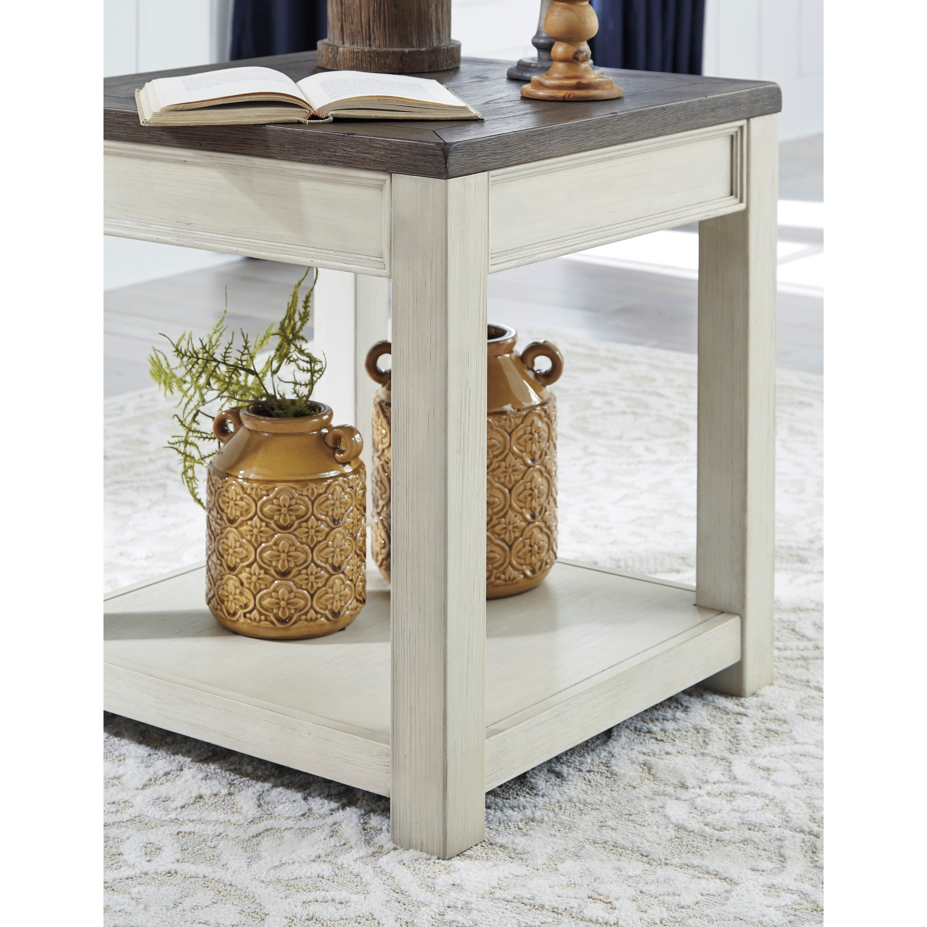 Bolanburg chairside shop table