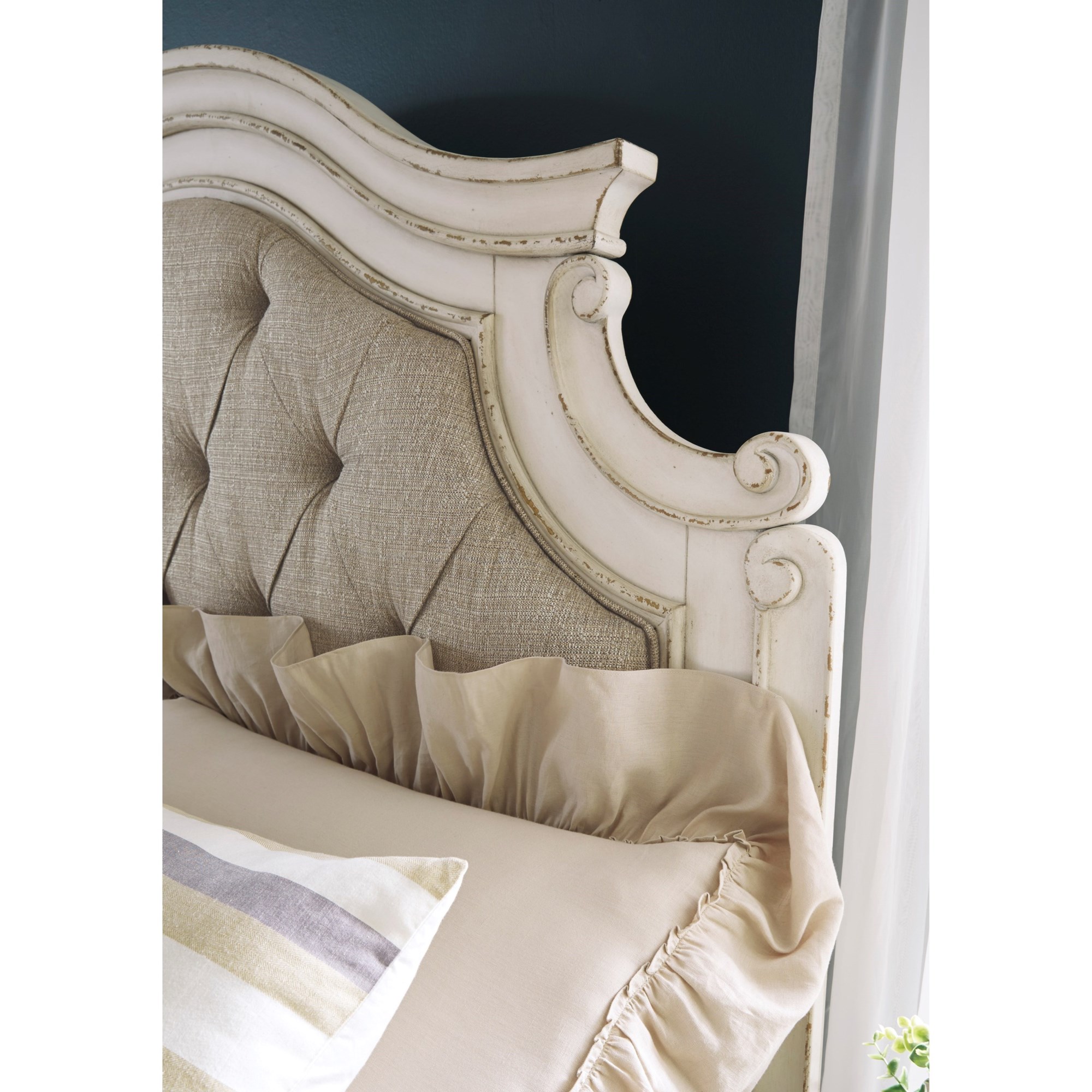 Realyn Queen Upholstered Panel Bed