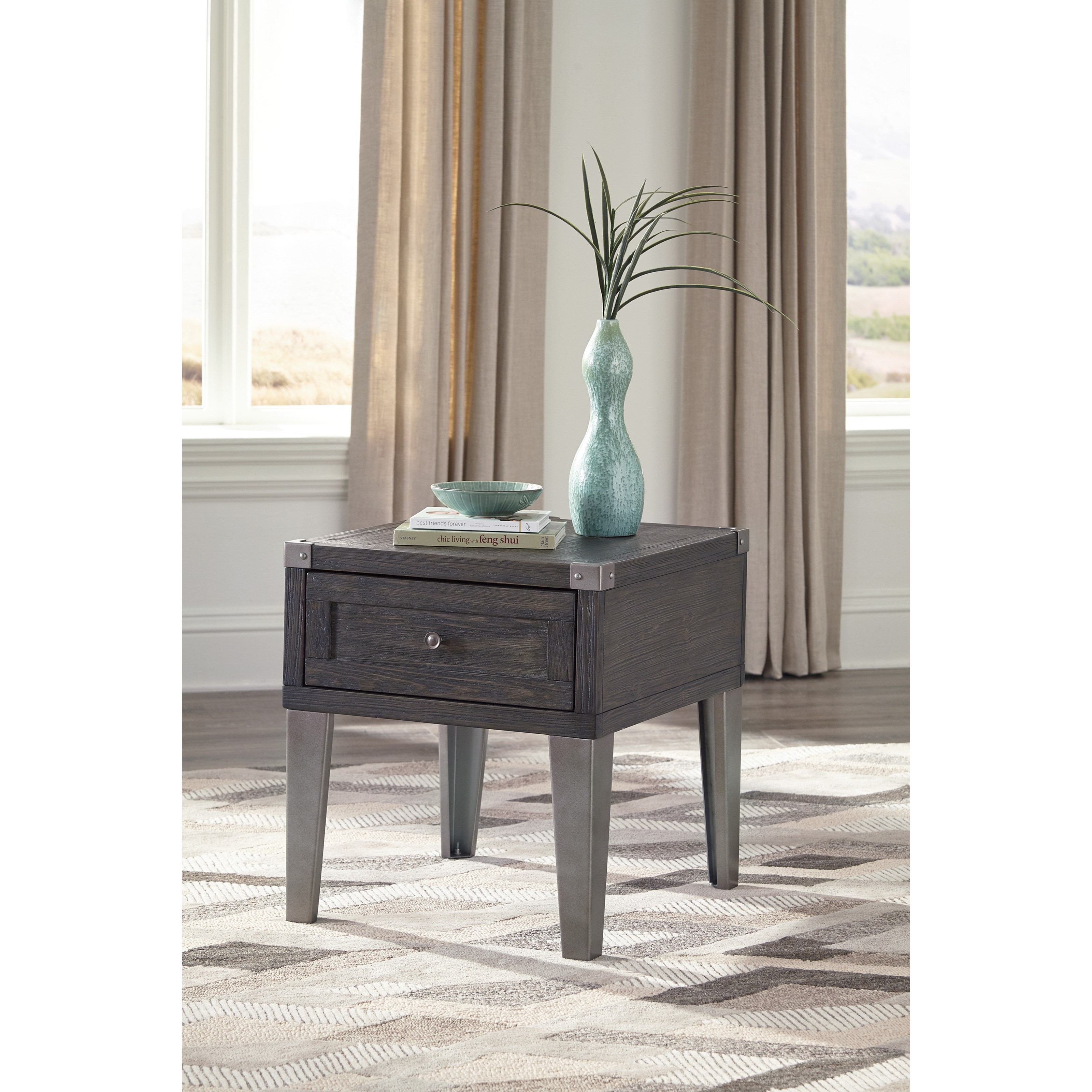 Todoe end outlet table